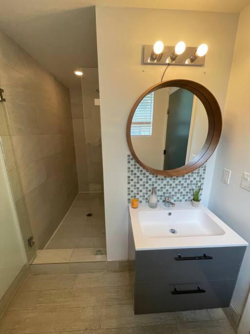 The Gem On 15Th Apartment Маями Бийч Екстериор снимка